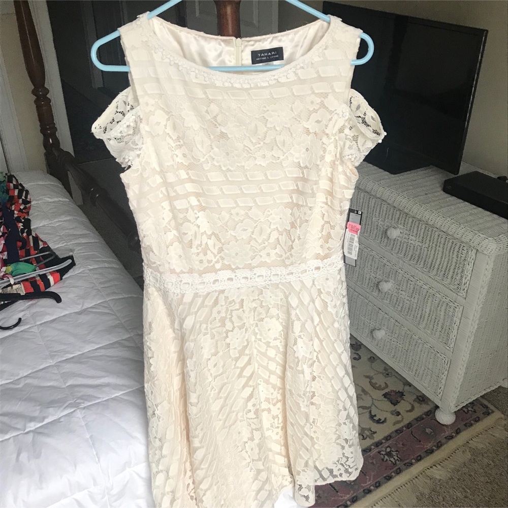 Tahari Lace Dress - size 10 **NWT**